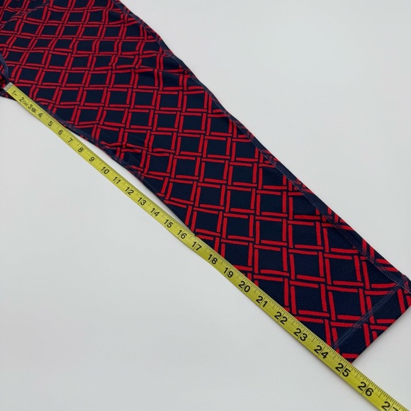 NWT Vineyard Vines Women’s Printed Performance Leggings Medium Deep Bay Geo Red - Picture 9 of 10